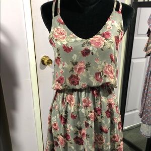 Cals Blouson Dress. Elastic waist. Green floral S